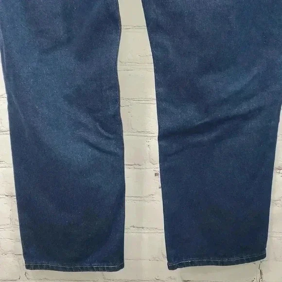 Magellan Outdoors Men's Classic Fit Jeans Size 38x30 NWT - Picture 5 of 11